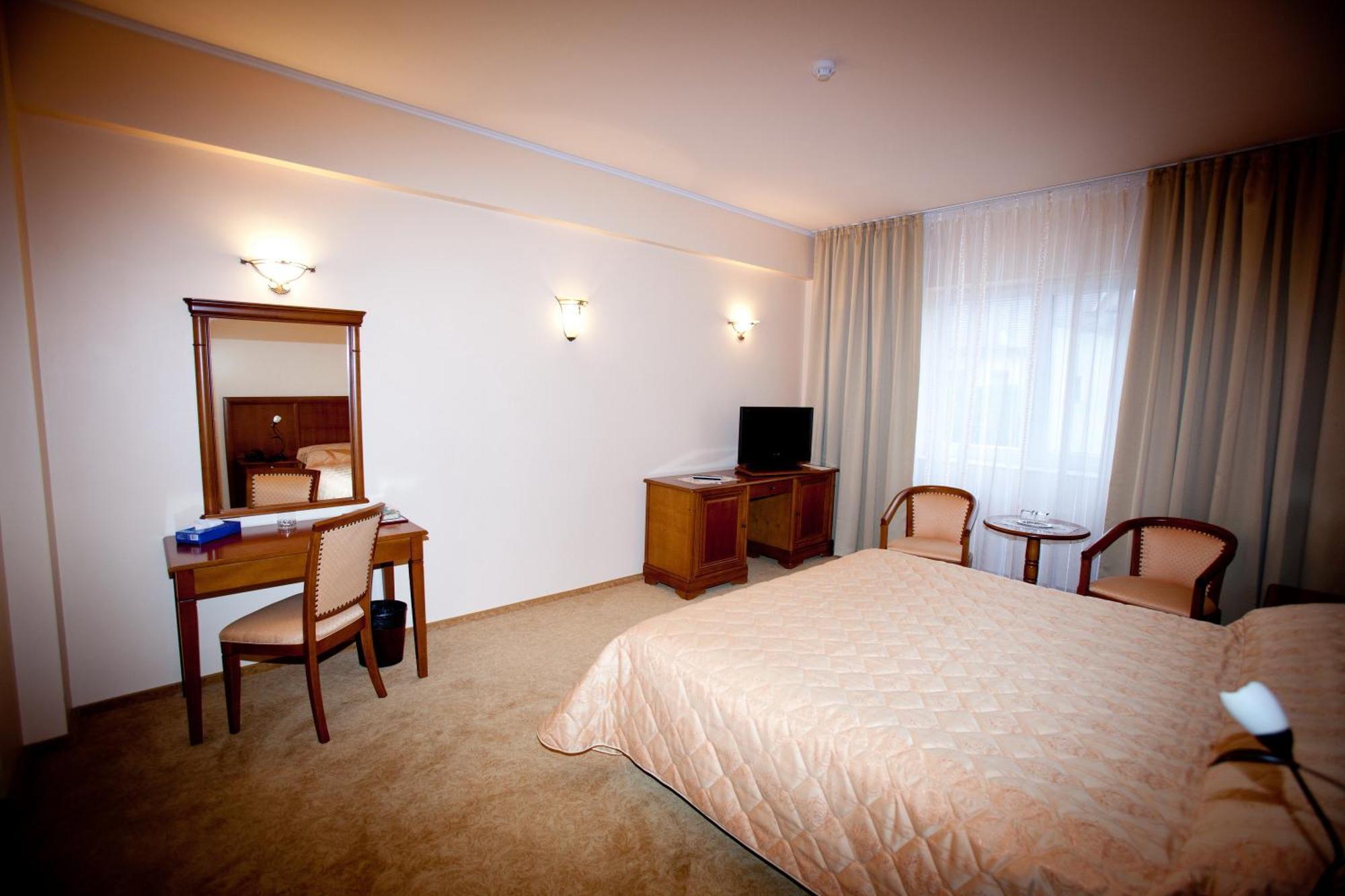 Hotel Maxim ออราแด ภายนอก รูปภาพ
